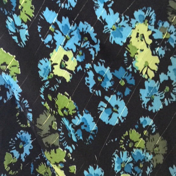 Women’s top black blue and green size Medium NWT - Picture 4 of 6